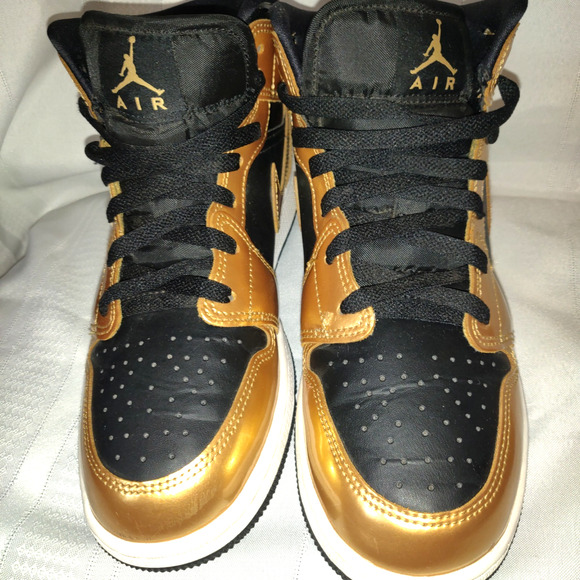 Nike Air Jordan Shoes 1 Mid SE GS Kids Size 6.5Y Black Metallic Gold DR6967-071 - Picture 4 of 11